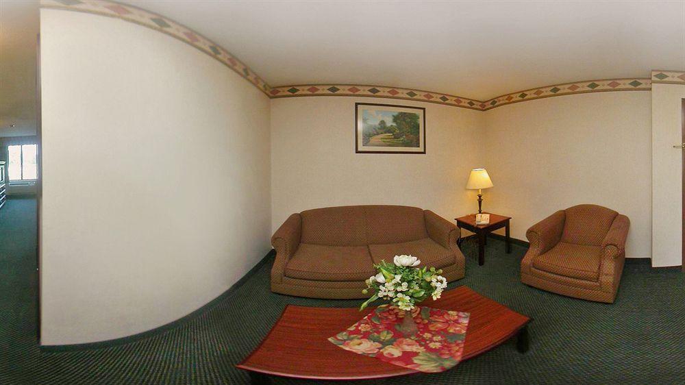Comfort Inn & Suites Тейлър Екстериор снимка