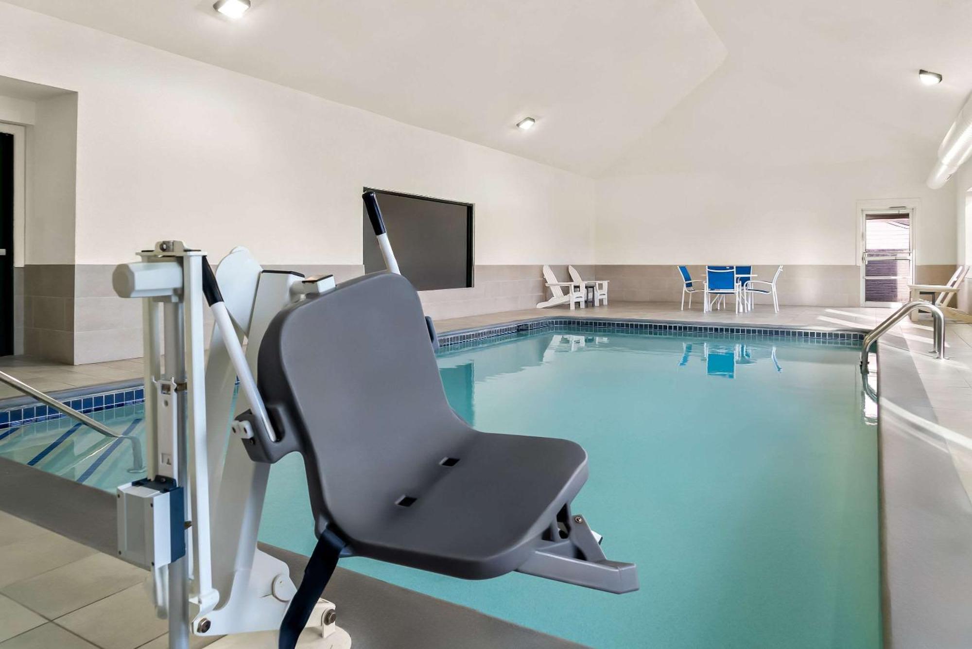Comfort Inn & Suites Тейлър Екстериор снимка
