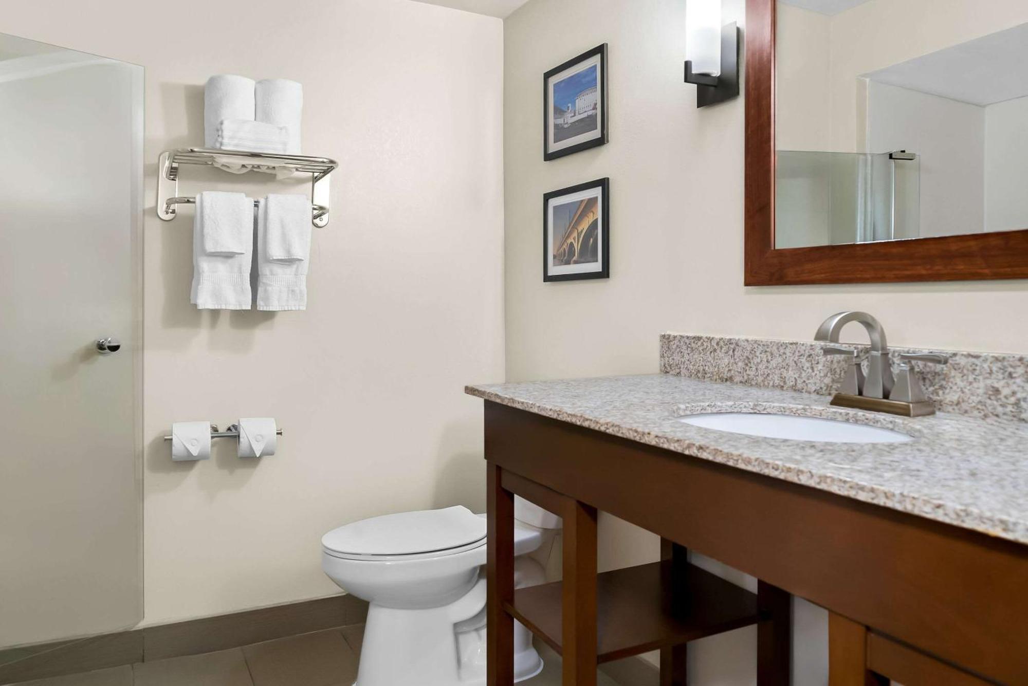 Comfort Inn & Suites Тейлър Екстериор снимка