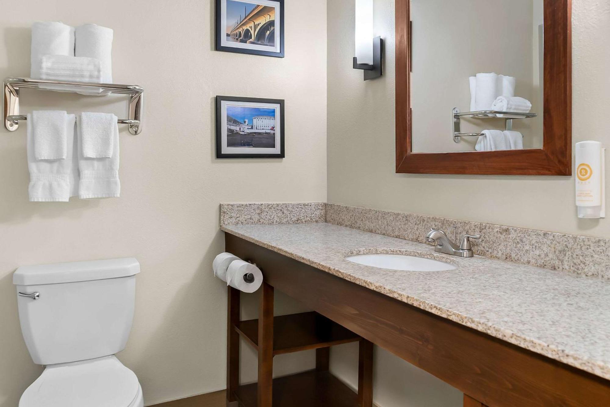 Comfort Inn & Suites Тейлър Екстериор снимка
