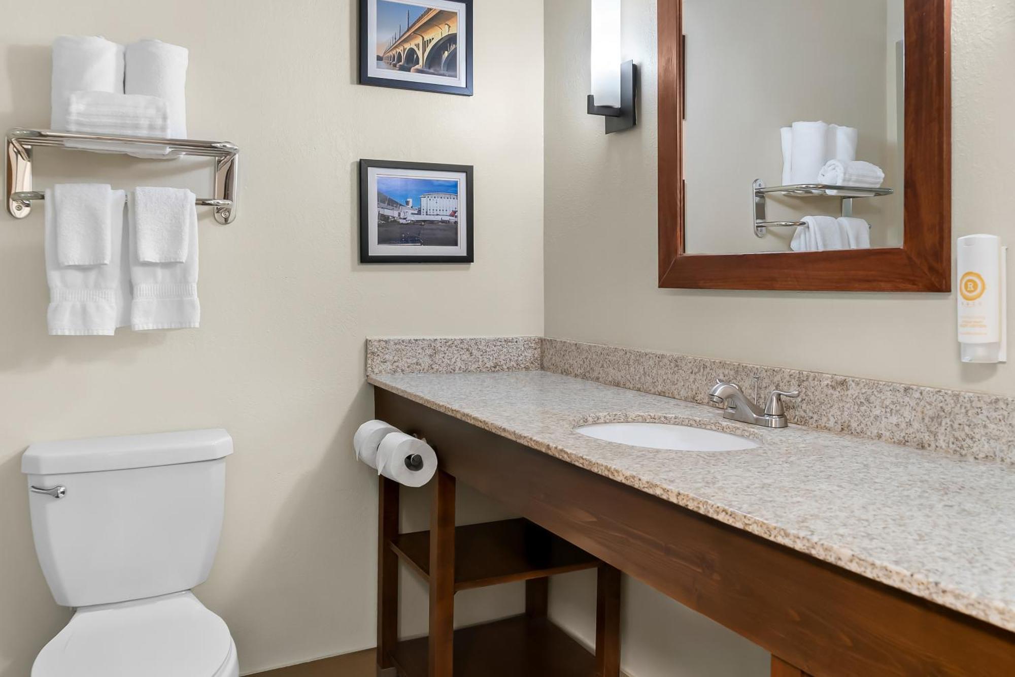 Comfort Inn & Suites Тейлър Екстериор снимка