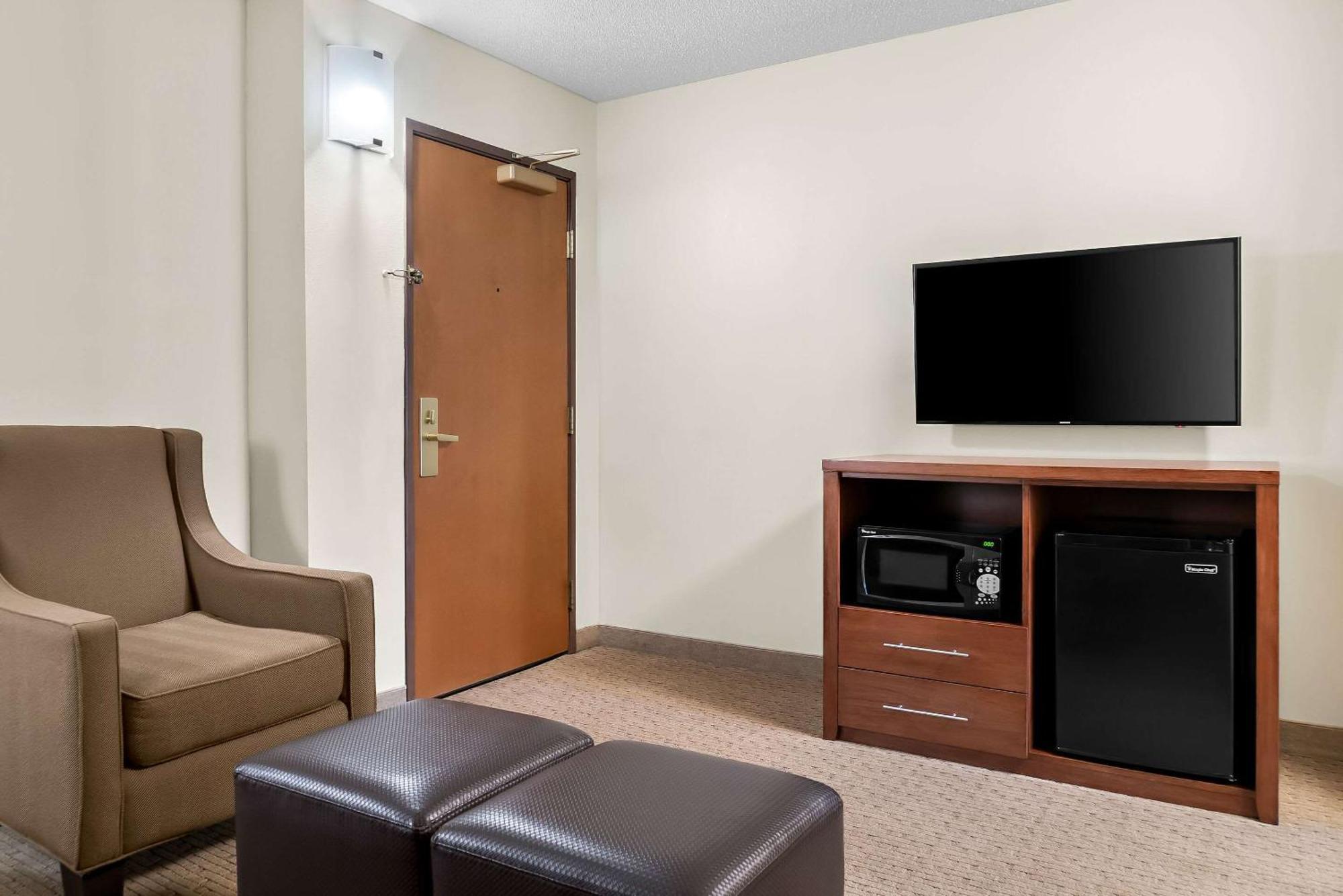 Comfort Inn & Suites Тейлър Екстериор снимка