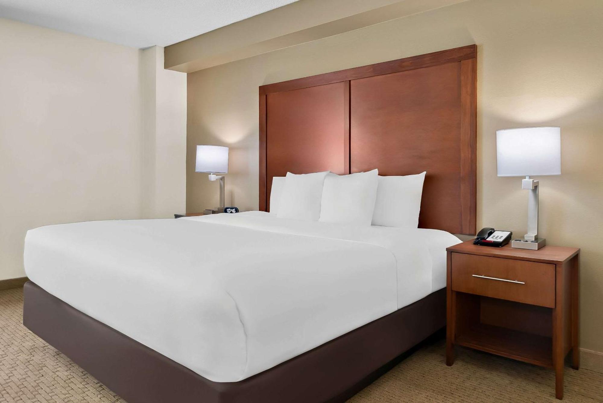 Comfort Inn & Suites Тейлър Екстериор снимка